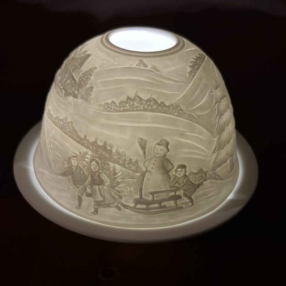 Bernardaud white porcelain Christmas themed fairy lamp. - Picture 6 of 6